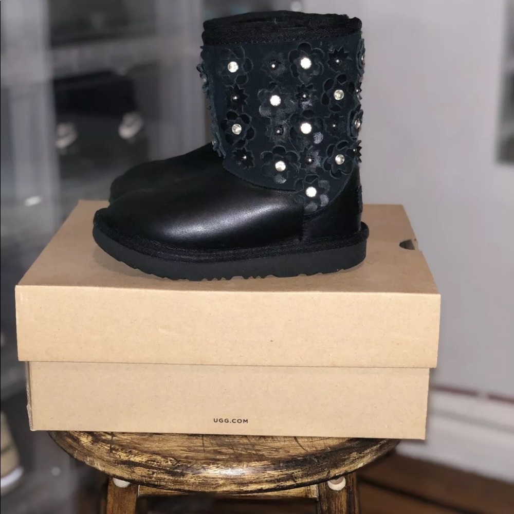 Ugg Classic Short ll Petal Black